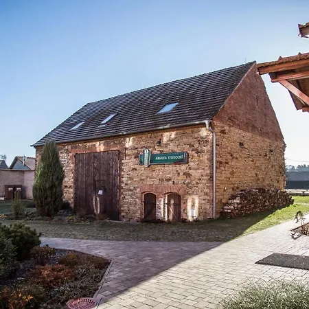 Amálka U řípu 3* Straškov