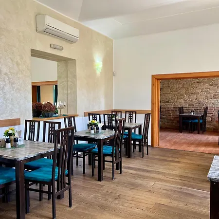 Amalka U Ripu Hotel